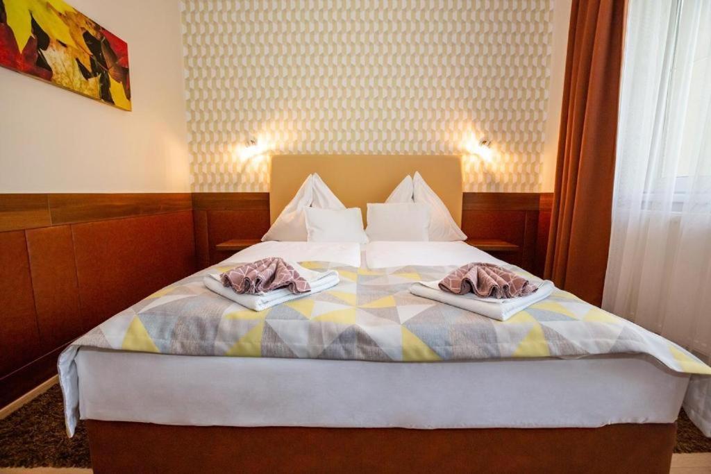 Hajdúszoboszló Hotel Pavai מראה חיצוני תמונה