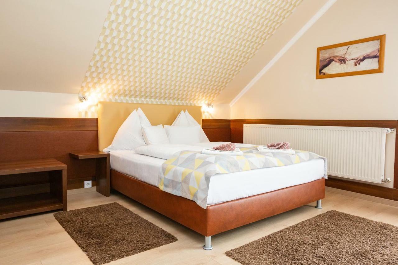 Hajdúszoboszló Hotel Pavai מראה חיצוני תמונה